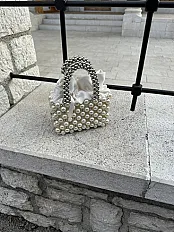 Prljavo bijelo-srebrena biserna torbica — minijatura 1