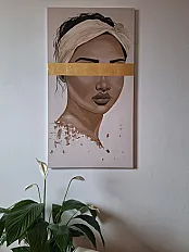 Portret žene sa zlatnim detaljima — thumbnail 2