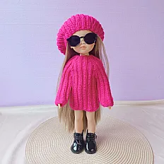 Set odjeće za lutke Paola Reina - pletena pink haljina i kapa — minijatura 2